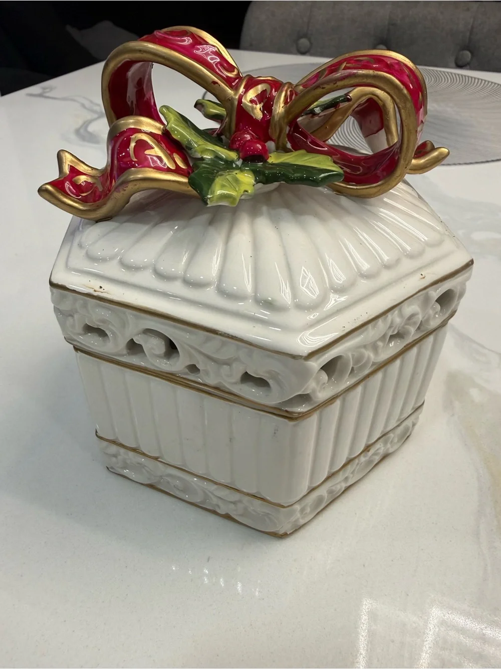 Home Accents elegant ceramic
